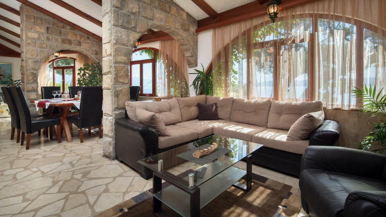 Beach Time Villa أوميس المظهر الخارجي الصورة